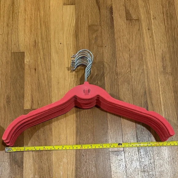 *last chance* Clutter Free | Set of Pink Velvet Hangers - Picture 11 of 11